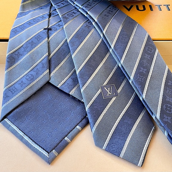 🎁HOLIDAY 25’🎁🔥🆕💯ICONIC LOUIS VUITTON KNIGHT CHARMS STRIPES MONOGRAM TIE🔥 - Picture 14 of 17